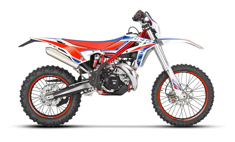 XTrainerMY22-right.jpg